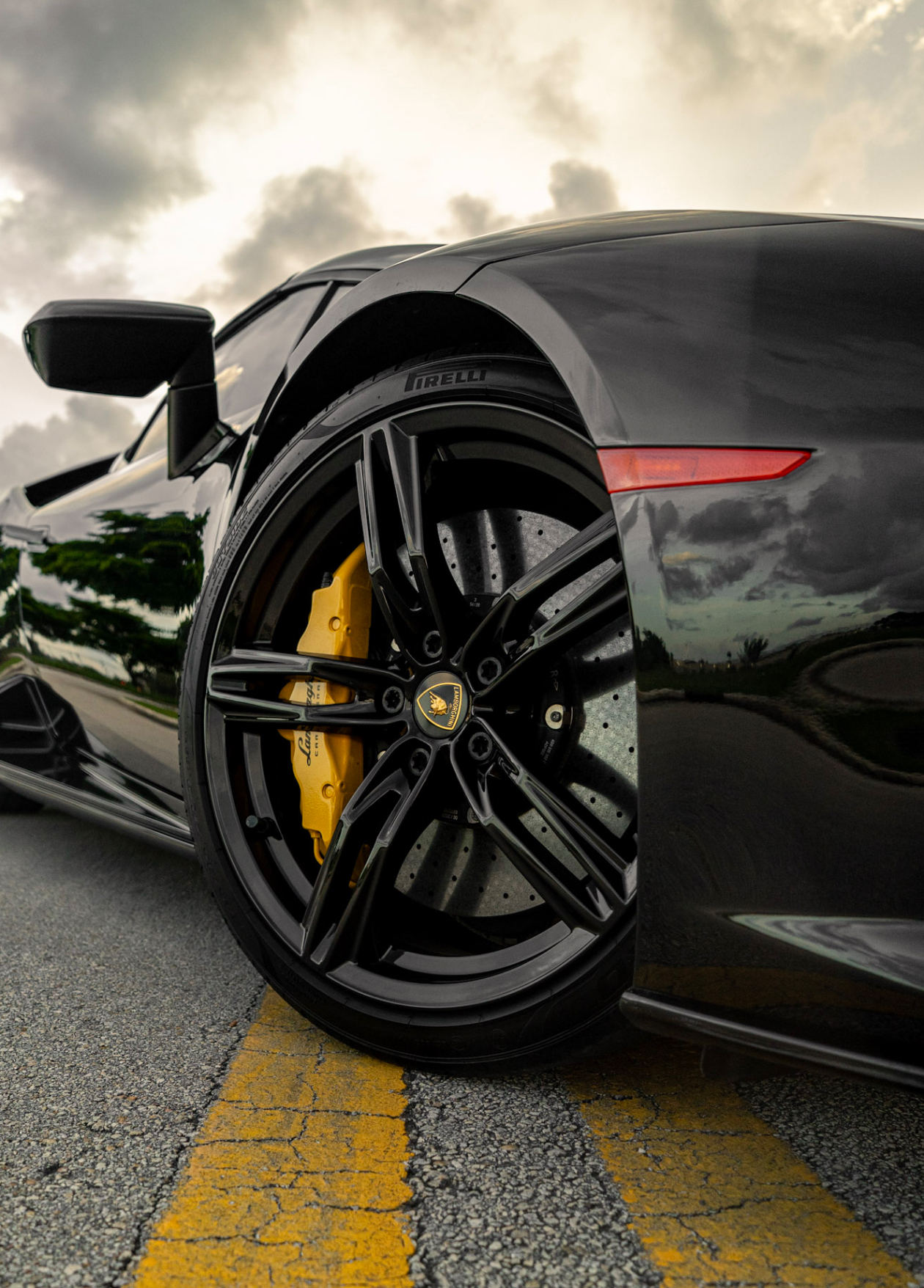 Lamborghini Huracán Spyder - Black on Black & Yellow