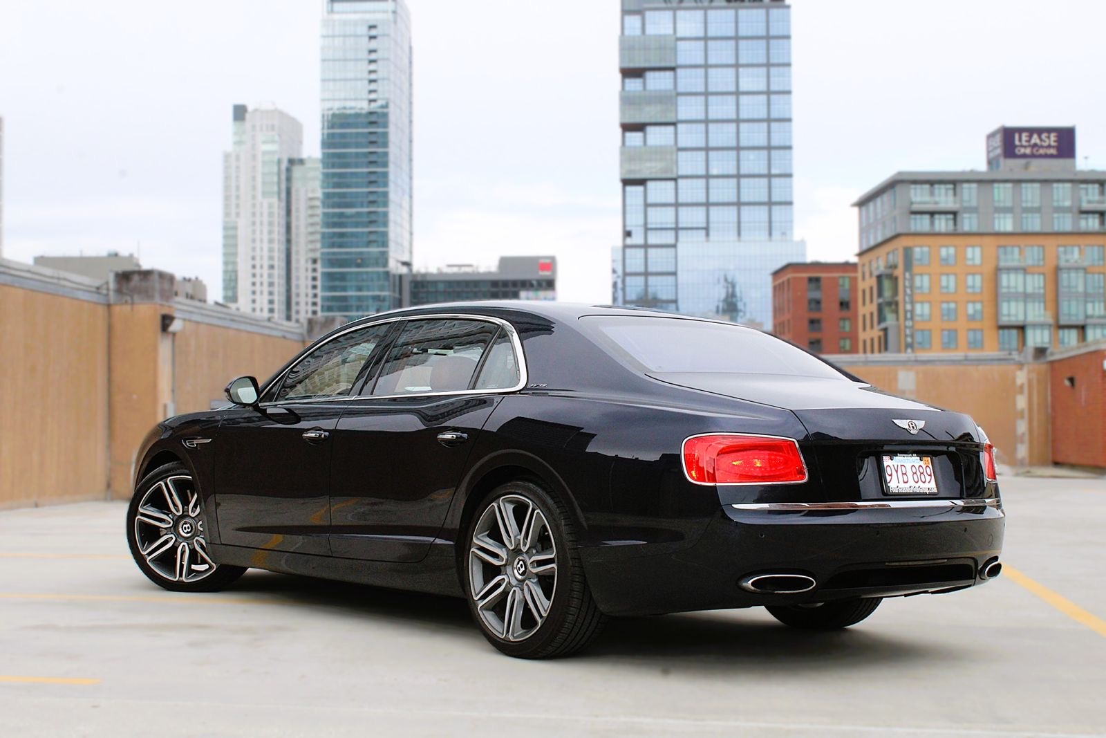 Bentley Flying Spur - Dark Sapphire on Camel & Imperial Blue