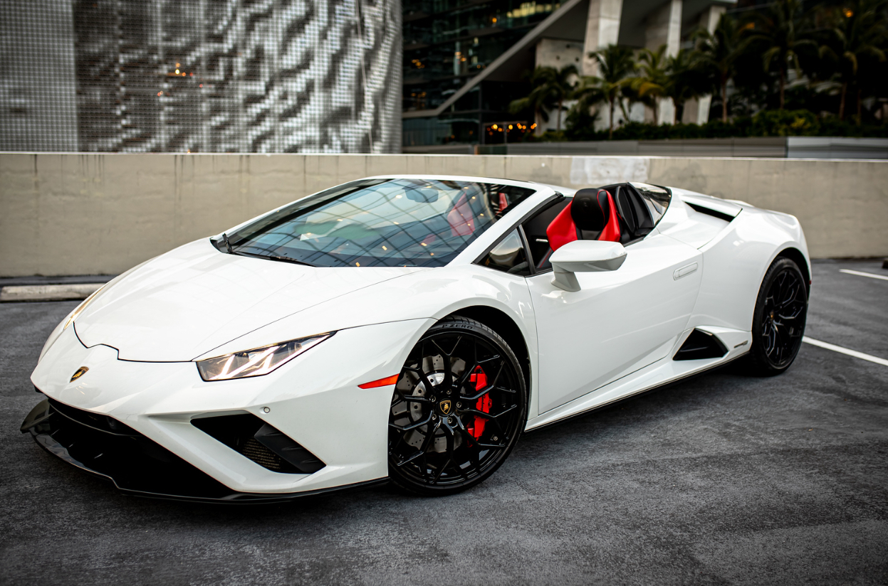 Lamborghini Huracán Evo Spyder - White on Red & Black