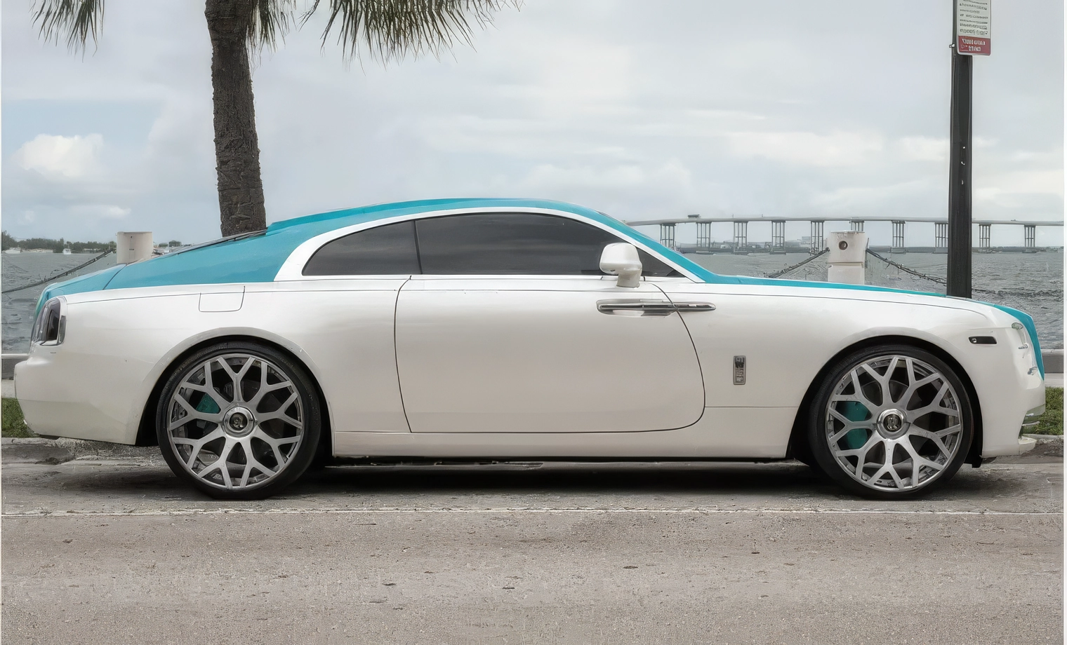 Rolls-Royce Wraith – Arctic White over Tiffany Blue on White