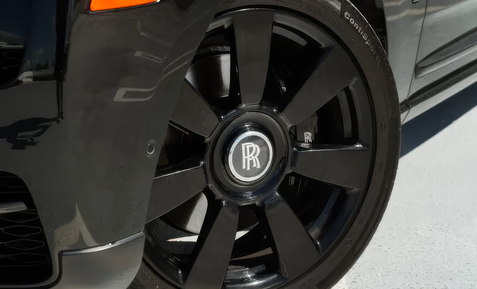 Rolls-Royce Cullinan — Diamond Black on Cognac