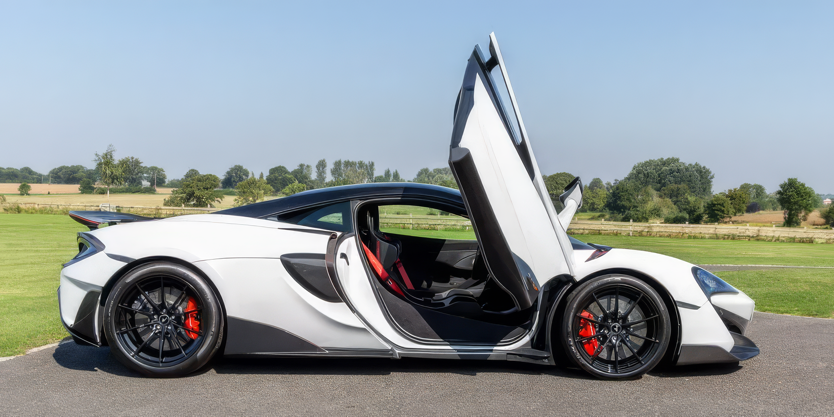 McLaren 600LT Spider — Silica White on Carbon Black