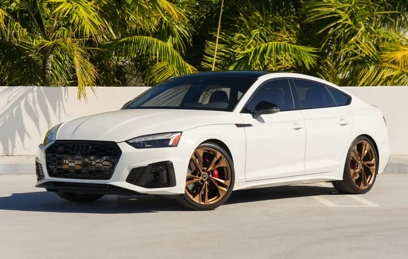 Audi S5 – White on Red