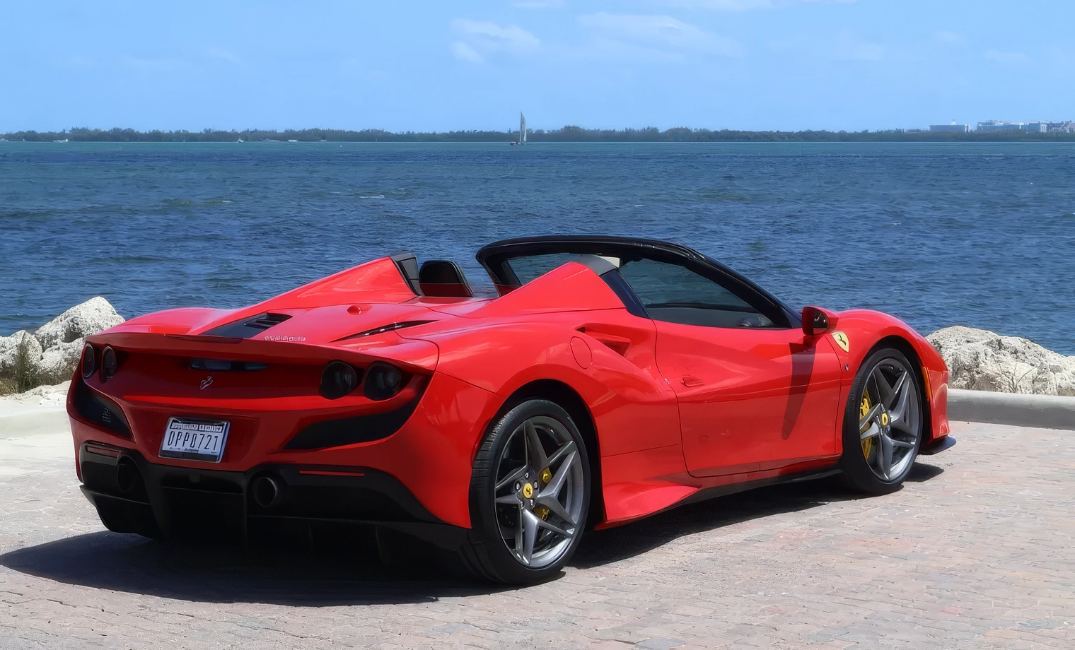 Ferrari F8 Spider — Rossa Corsa on Nero (Ferrari Red on Black)