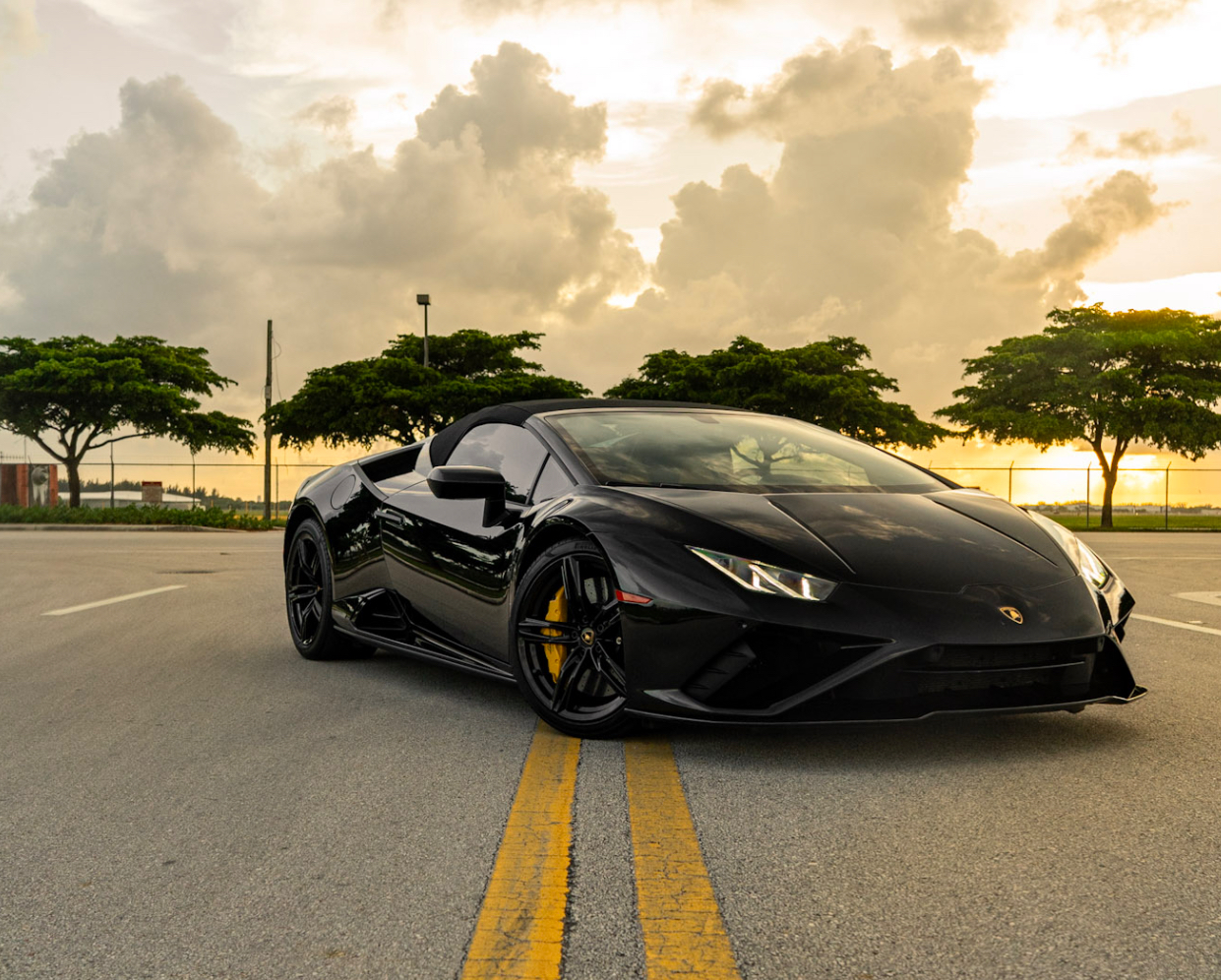 Lamborghini Huracán Spyder - Black on Black & Yellow