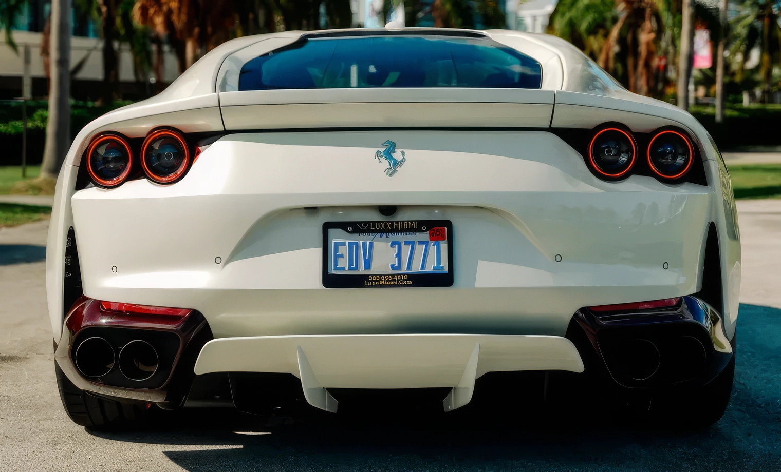 Ferrari 812 Superfast - Bianco Italia on Rosso (Pearl White on Red)