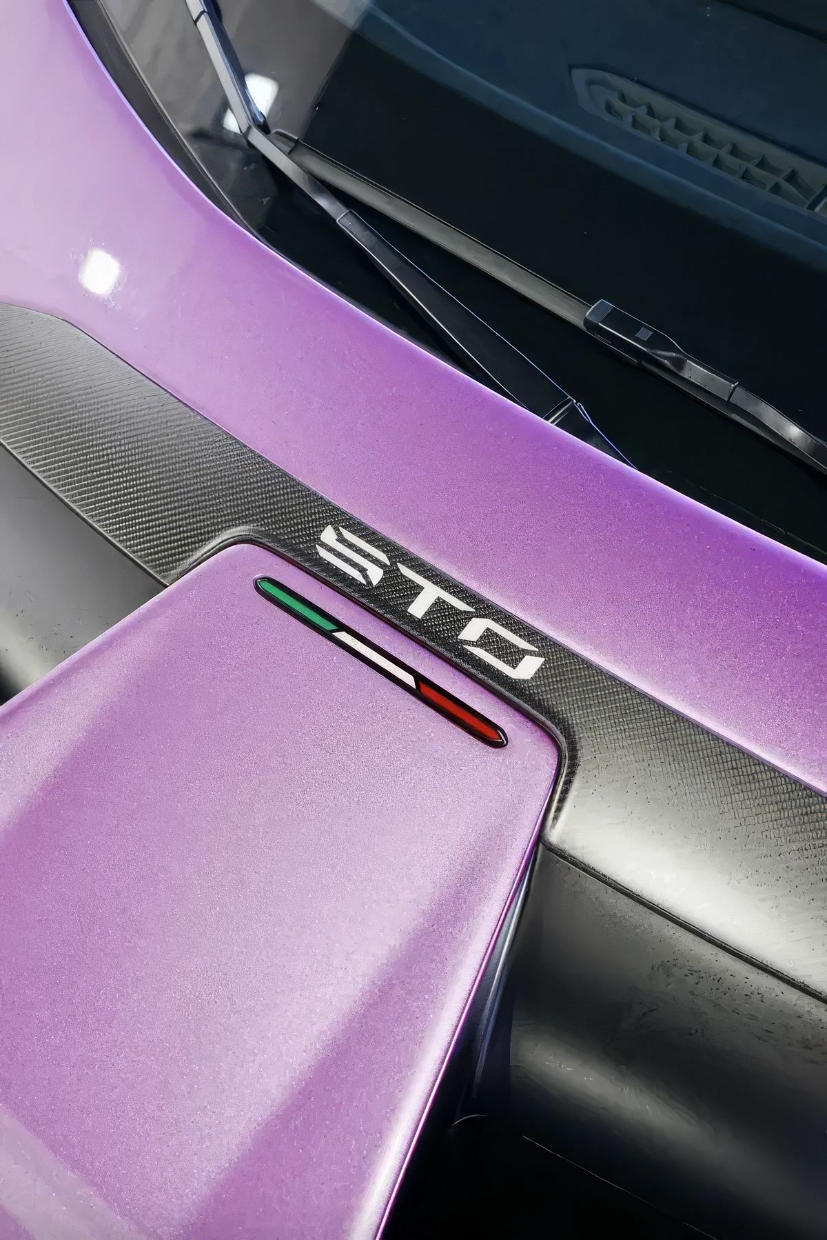 Lamborghini Huracán STO — Custom Purple & Blue Wrap on Black