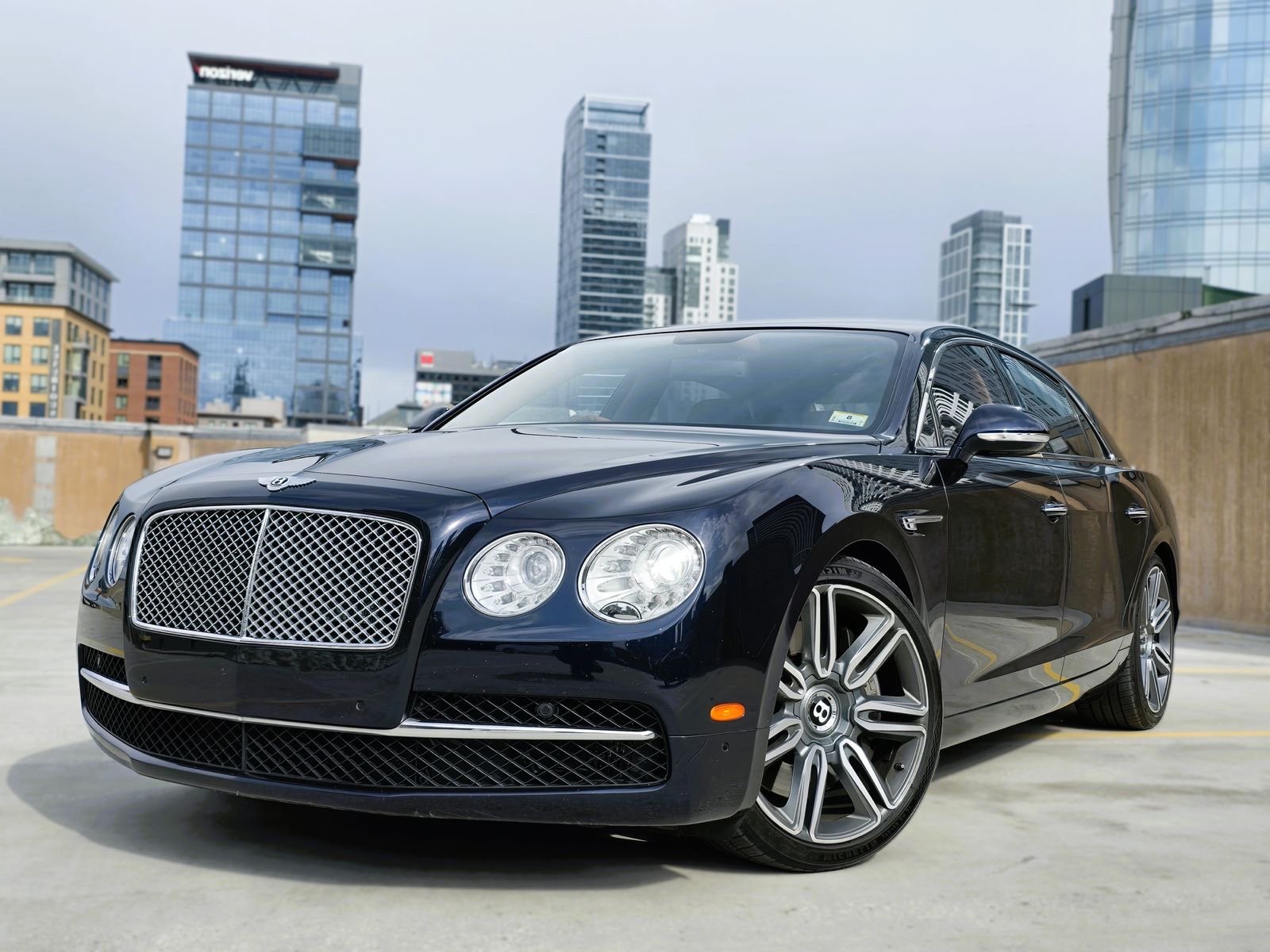 Bentley Flying Spur - Dark Sapphire on Camel & Imperial Blue