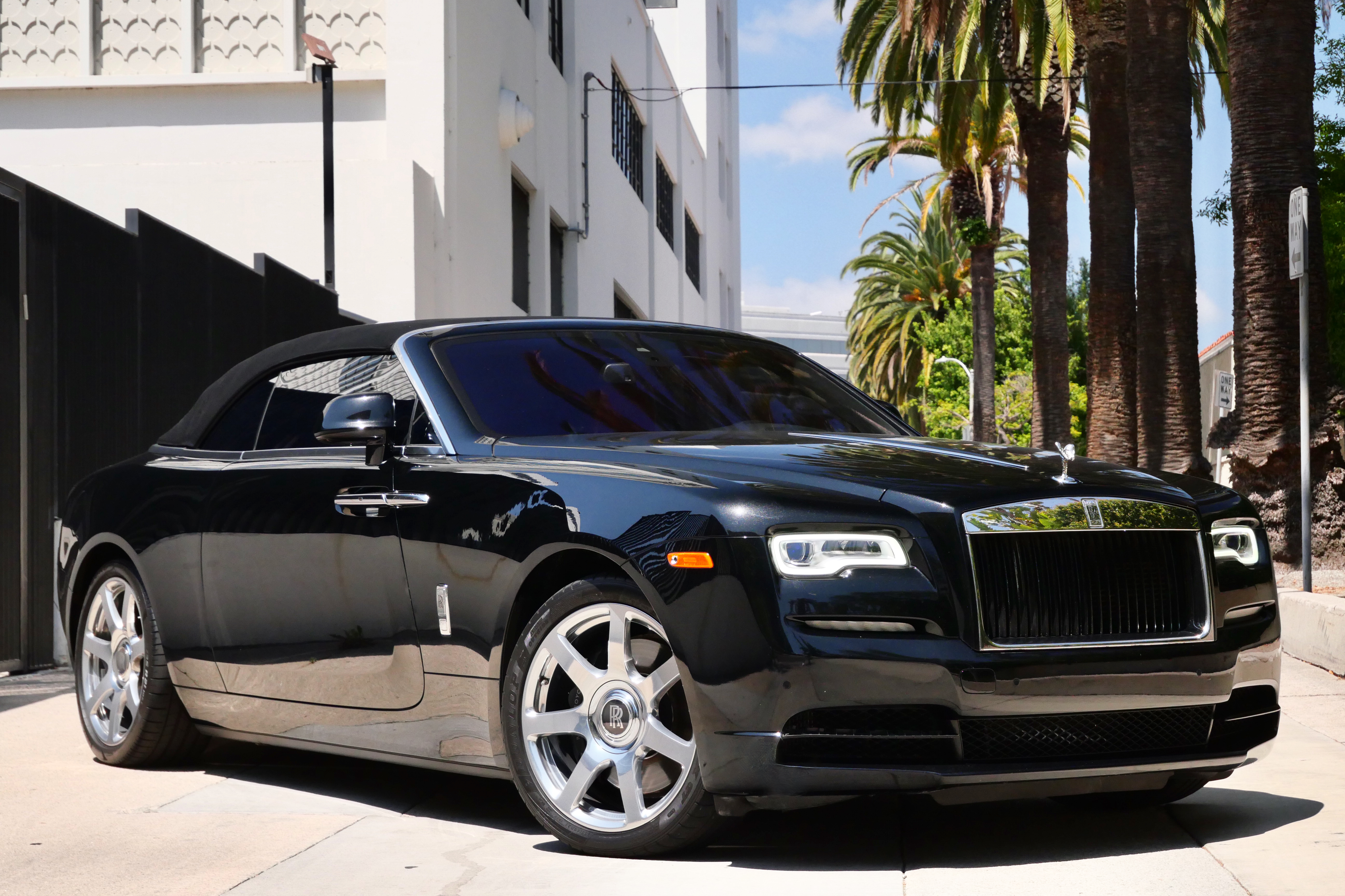 Rolls-Royce Dawn – Black on Red