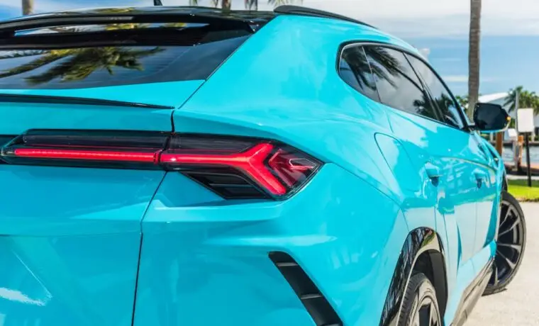 Lamborghini Urus – Miami Blue on Black