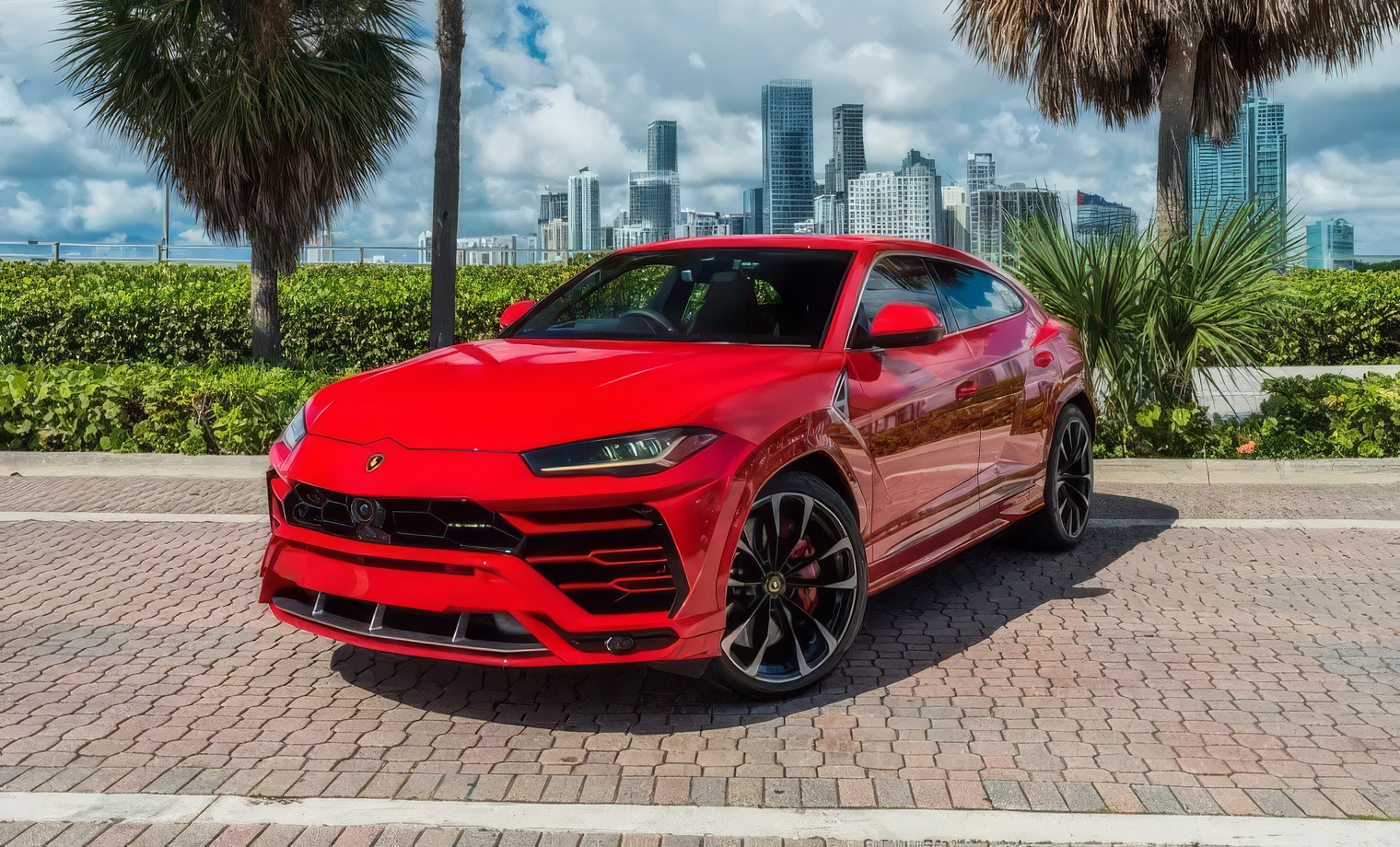 Lamborghini Urus – Rosso Mars on Nero Ade & Rosso Alala (Solid Red on Black & Red)