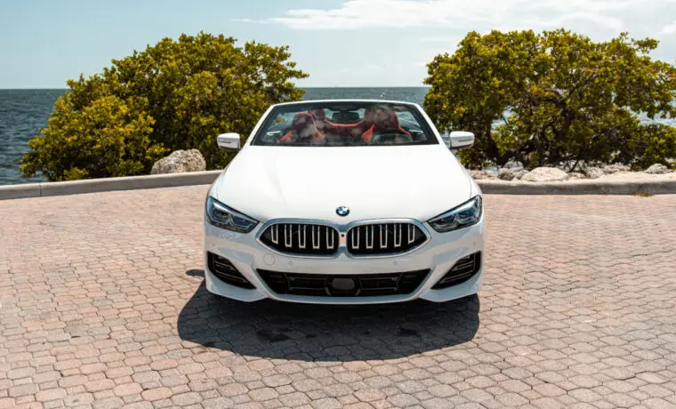BMW 840i – White on Red
