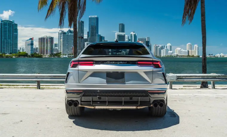 Lamborghini Urus – Silver on Black