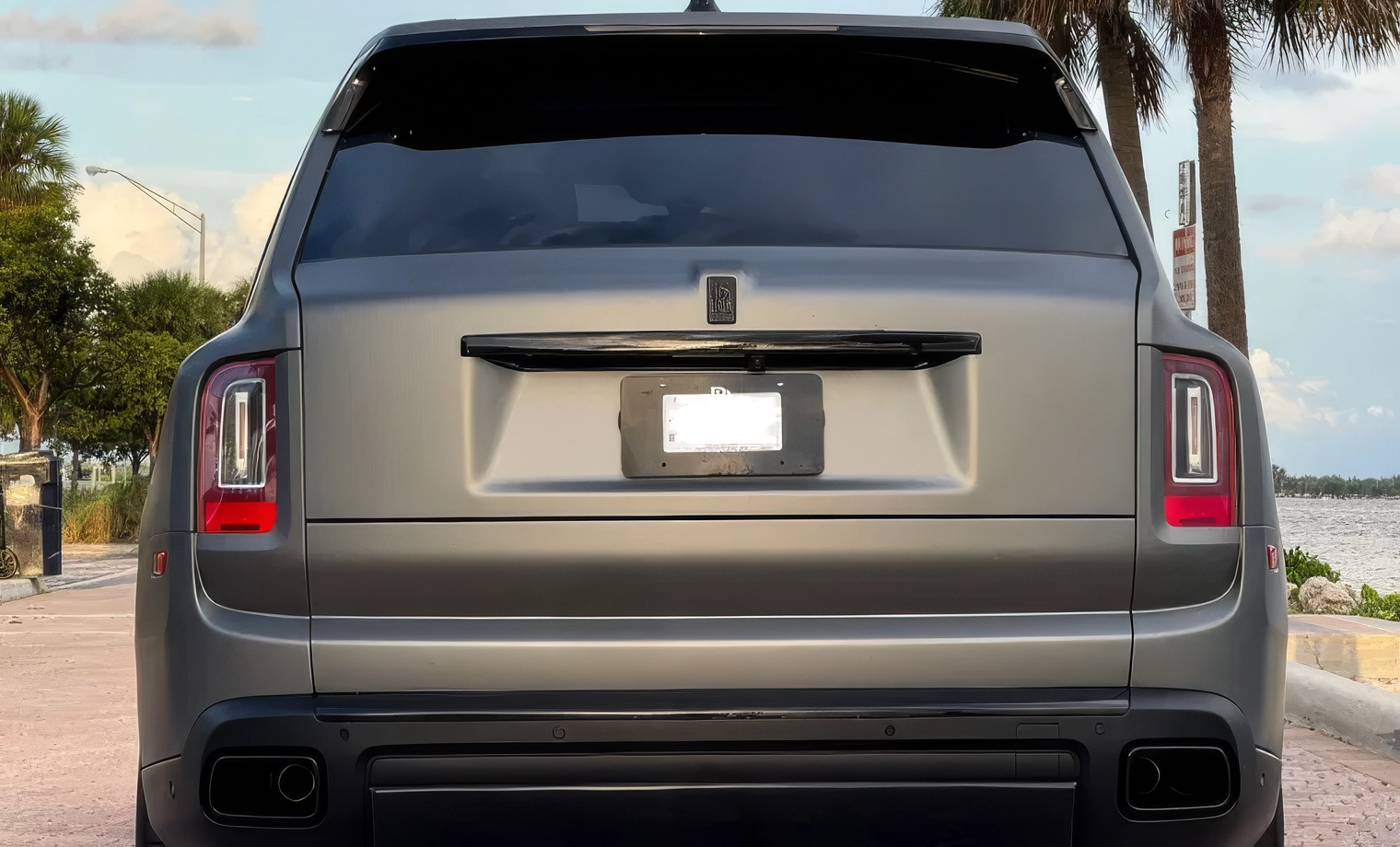 Rolls-Royce Cullinan — Jubilee Silver on Phoenix Red & Black