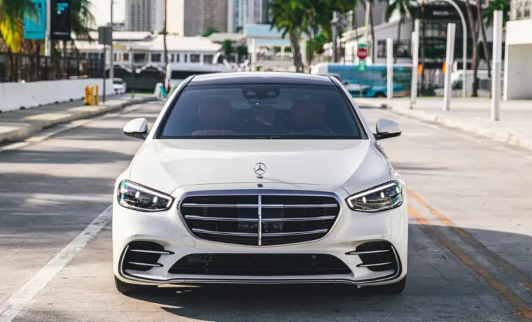 Mercedes-Benz S580 – White on Peanut Butter