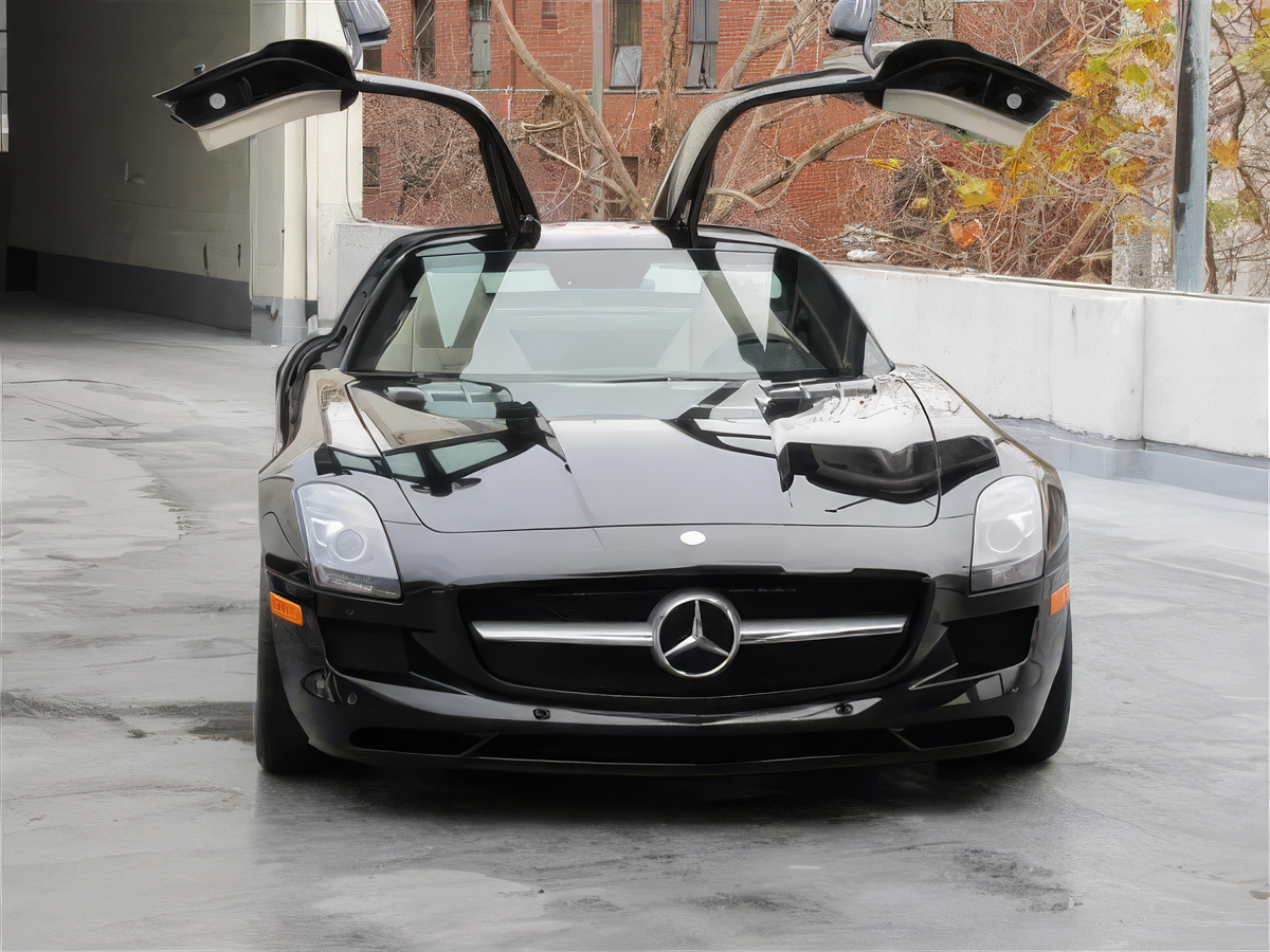 Mercedes-Benz SLS AMG - Obsidian Black Metallic on Porcelain & Black