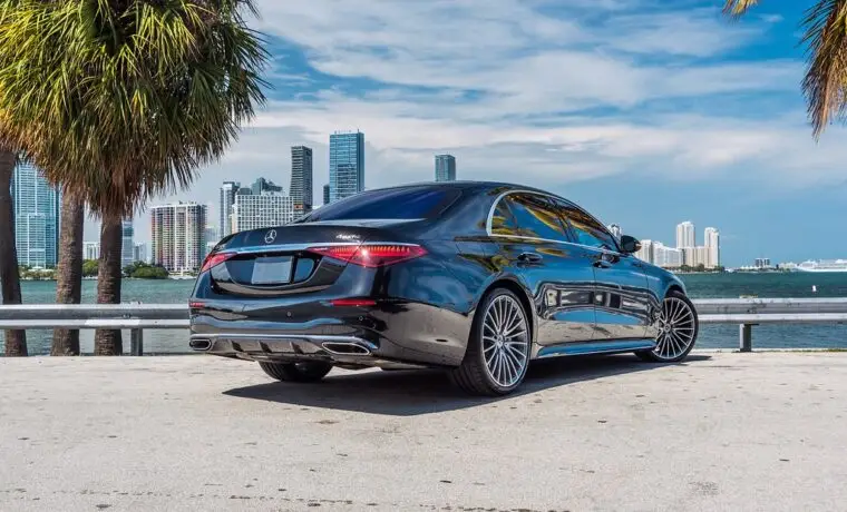Mercedes-Benz S580 – Black on Peanut Butter