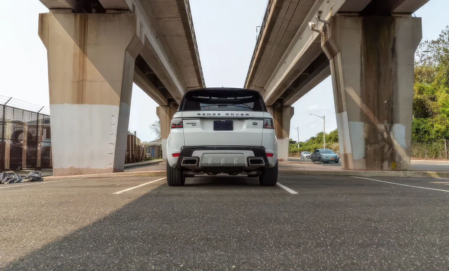 Range Rover Sport – Fuji White on Pimento & Ebony