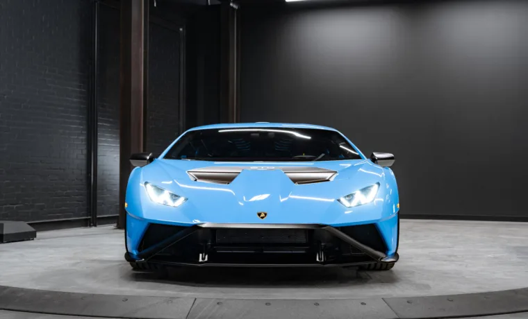 Lamborghini Huracán STO — Blue on Black with Yellow Accents