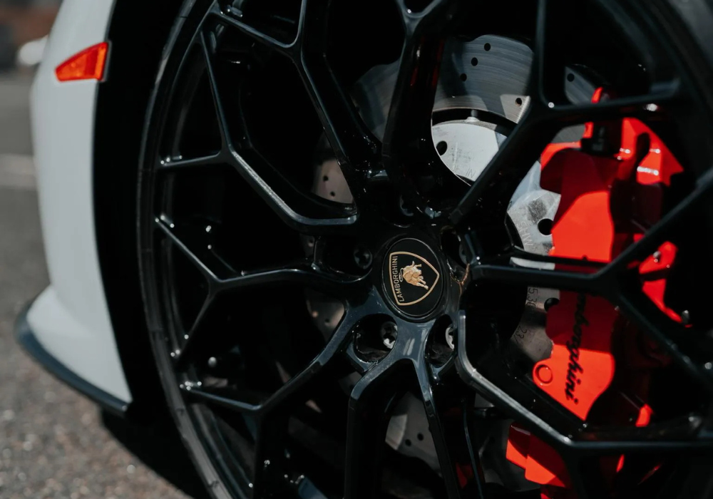 Lamborghini Huracan EVO Spyder - Bianco Monocerus on Nero & Rosso (Solid White on Black & Red)