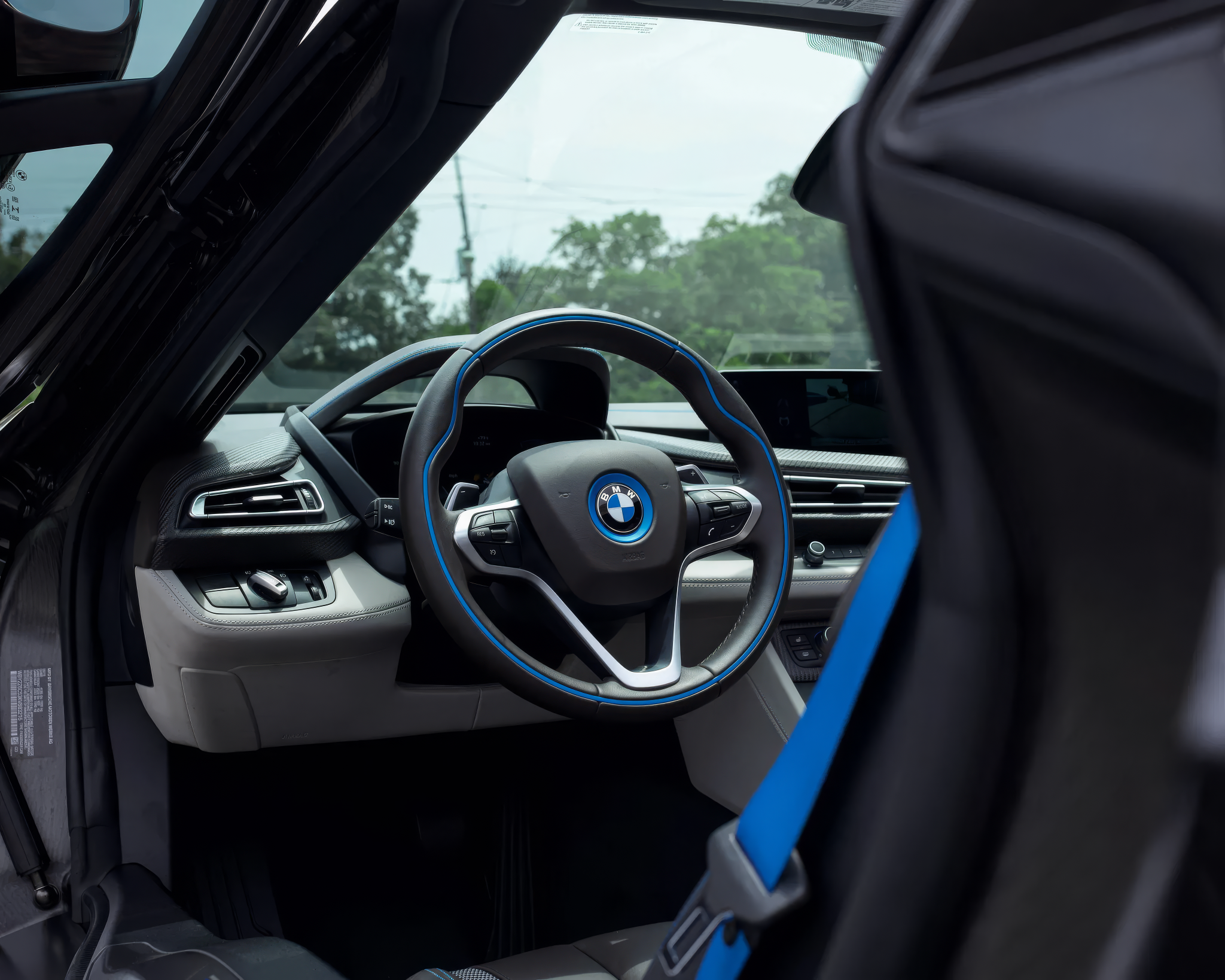 BMW i8 Roadster - Sophisto Grey Metallic on Anthracite 