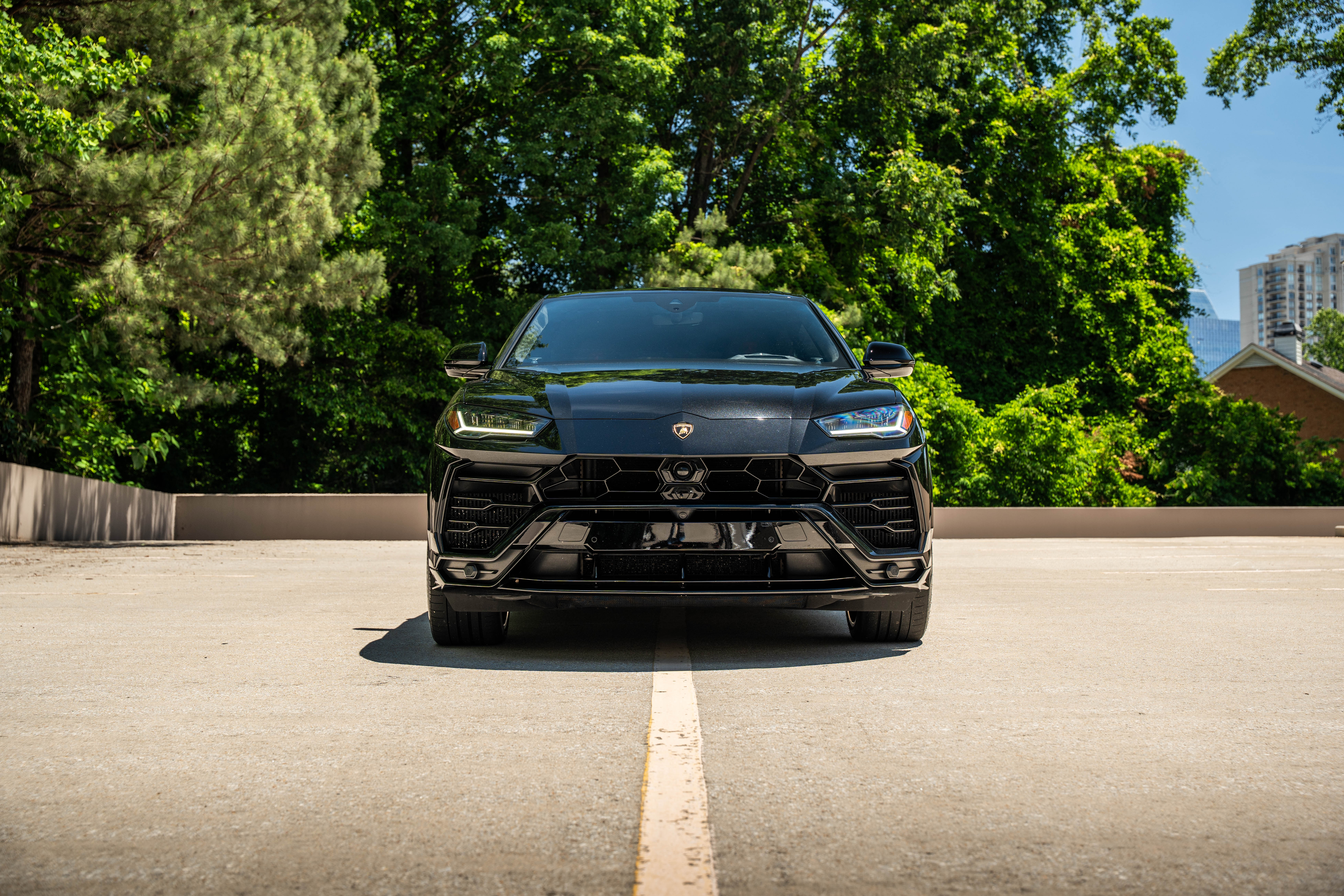 Lamborghini Urus - Nero Helene on Rosso Alala & Nero Ade  (Deep Metallic Black on Red & Black)