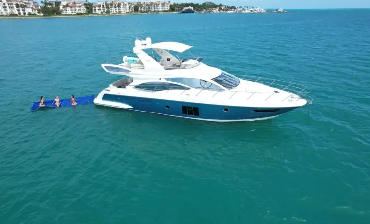60' Azimut Flybridge Supreme - $3,500