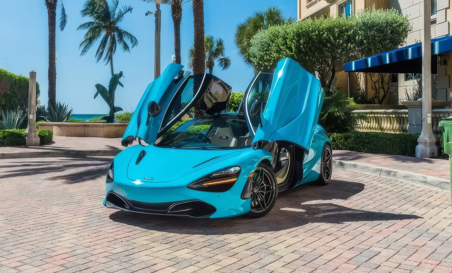 McLaren 720S — MSO Belize Blue on Porcelain 