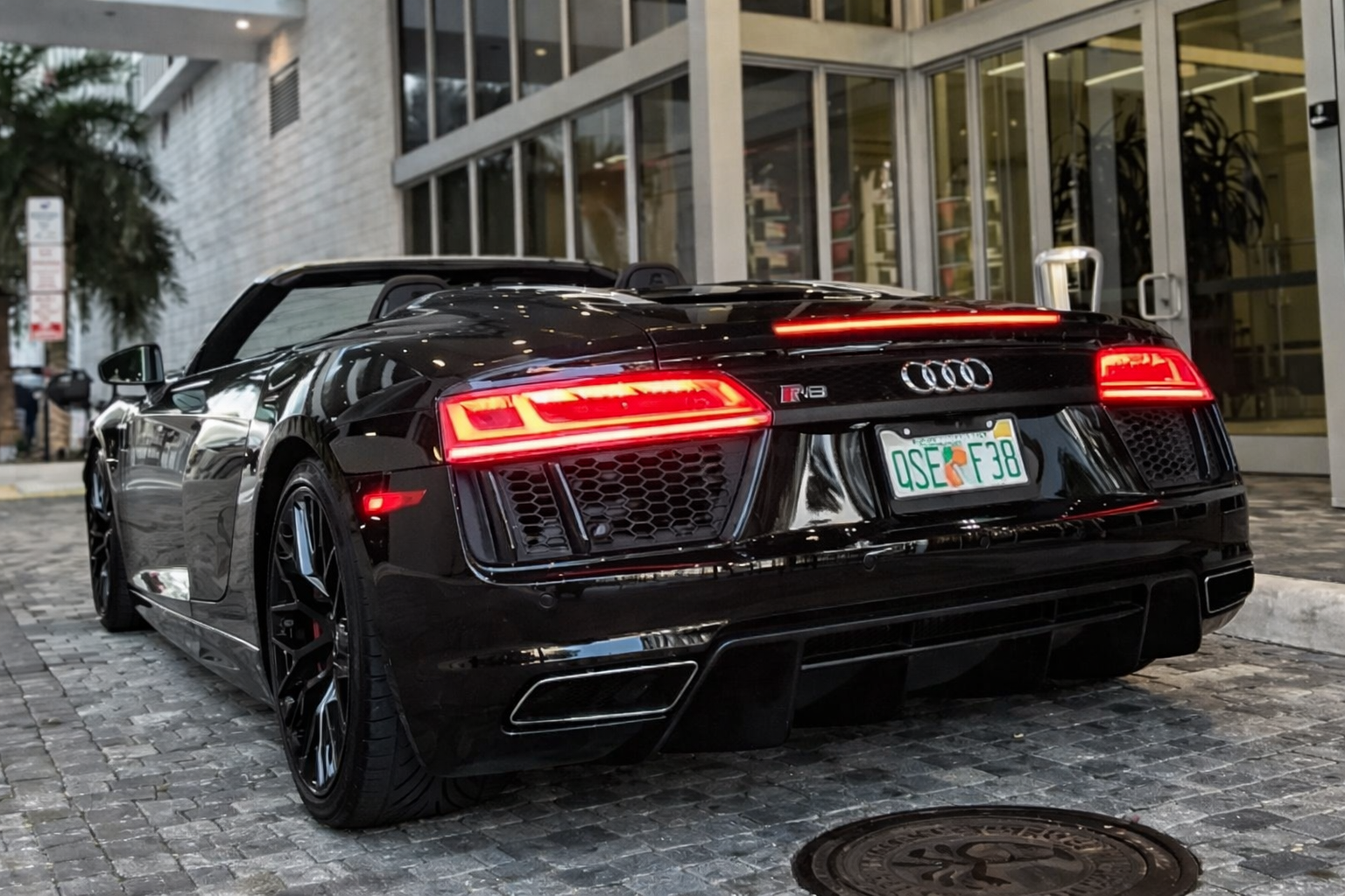 Audi R8 – Mythos Black Metallic on Black