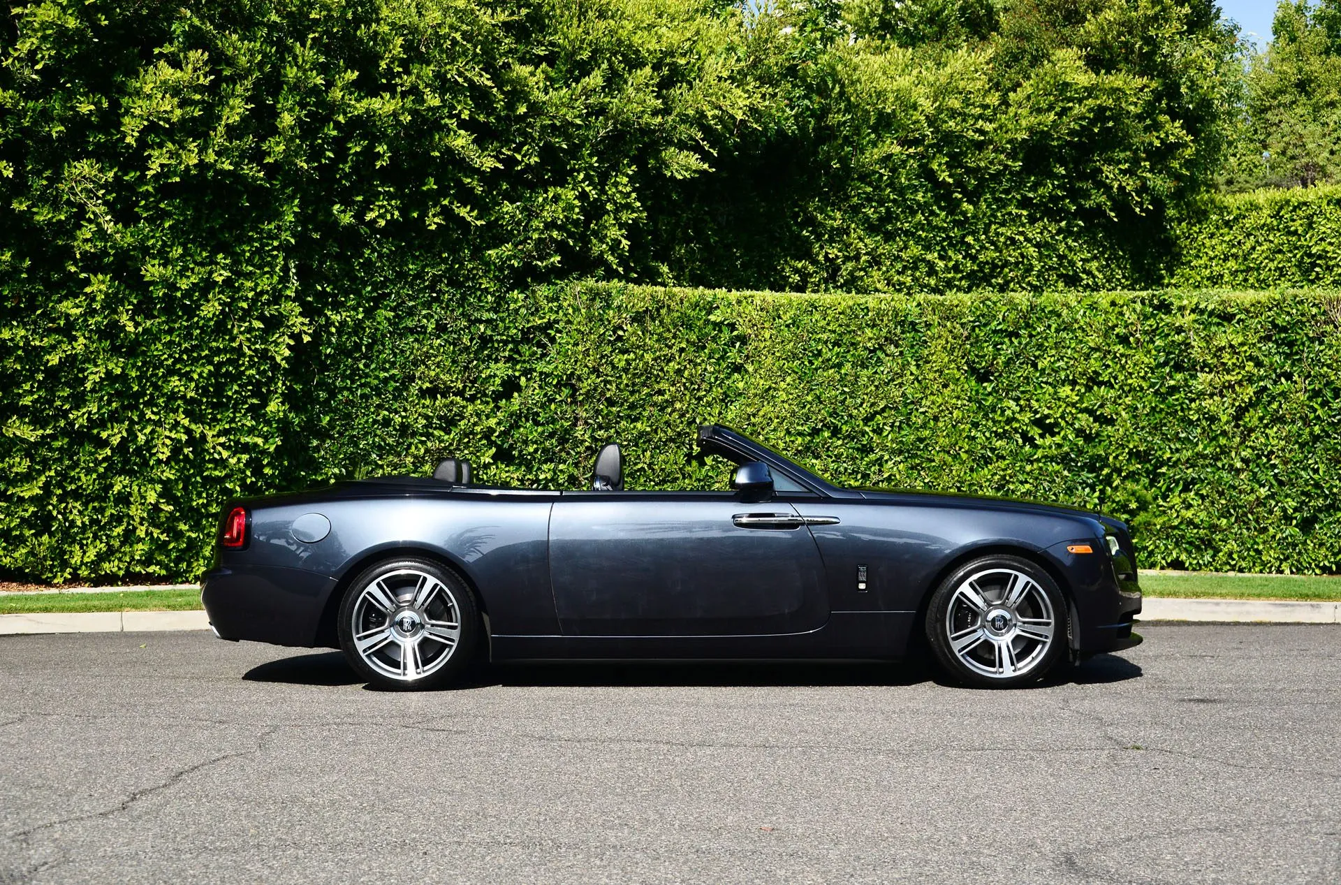 Rolls-Royce Dawn - Midnight Sapphire Metallic on Black