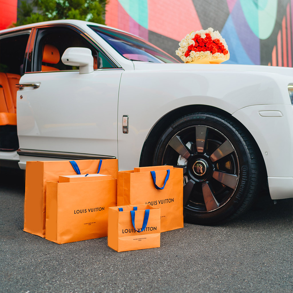 Rolls-Royce Cullinan — Arctic White on Mandarin & Black