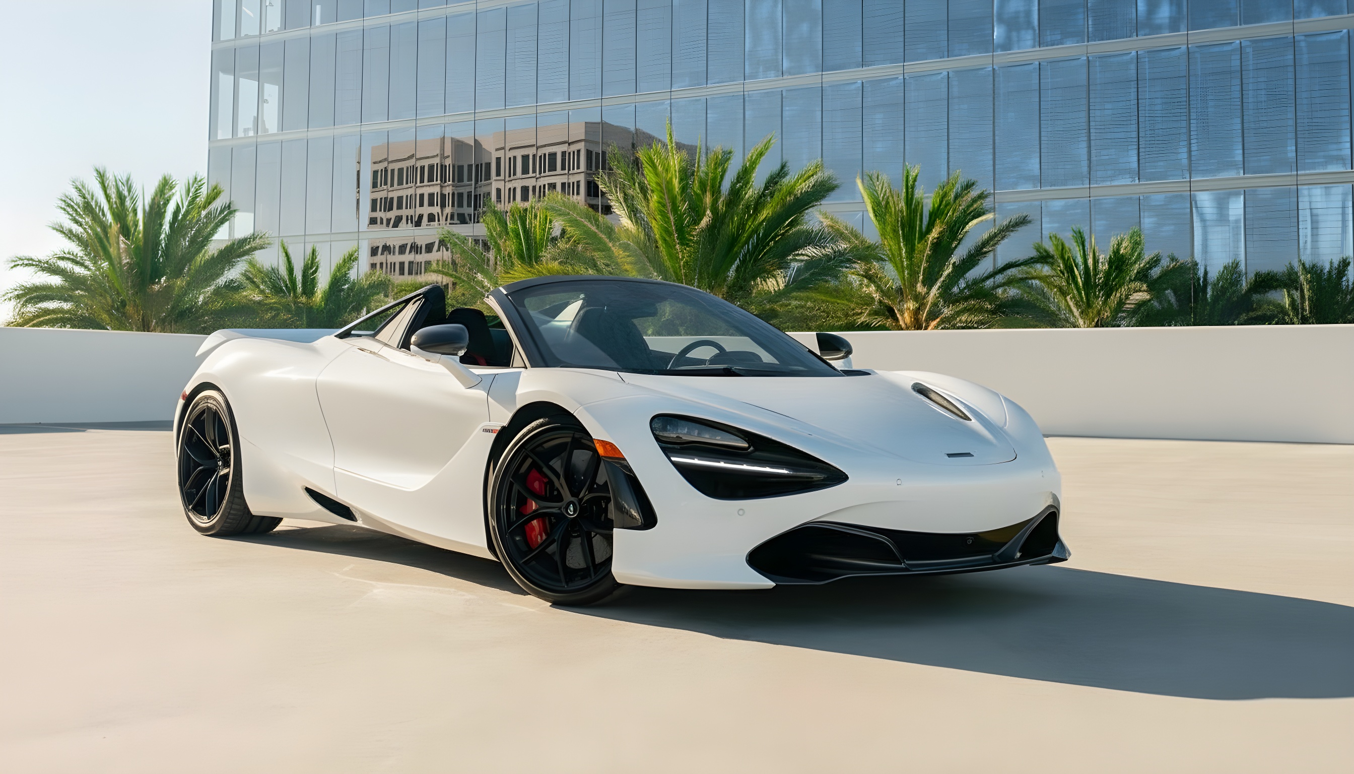 McLaren 720S Spider - Silica White Elite on Carbon Black & Red