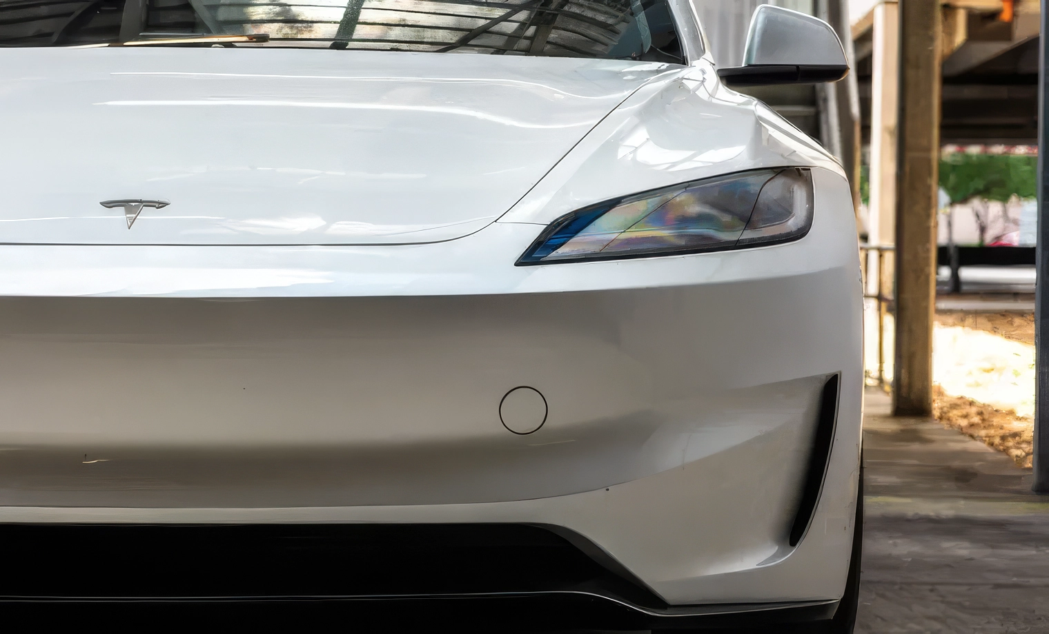 Tesla Model 3 – Pearl White Multi-Coat on Black