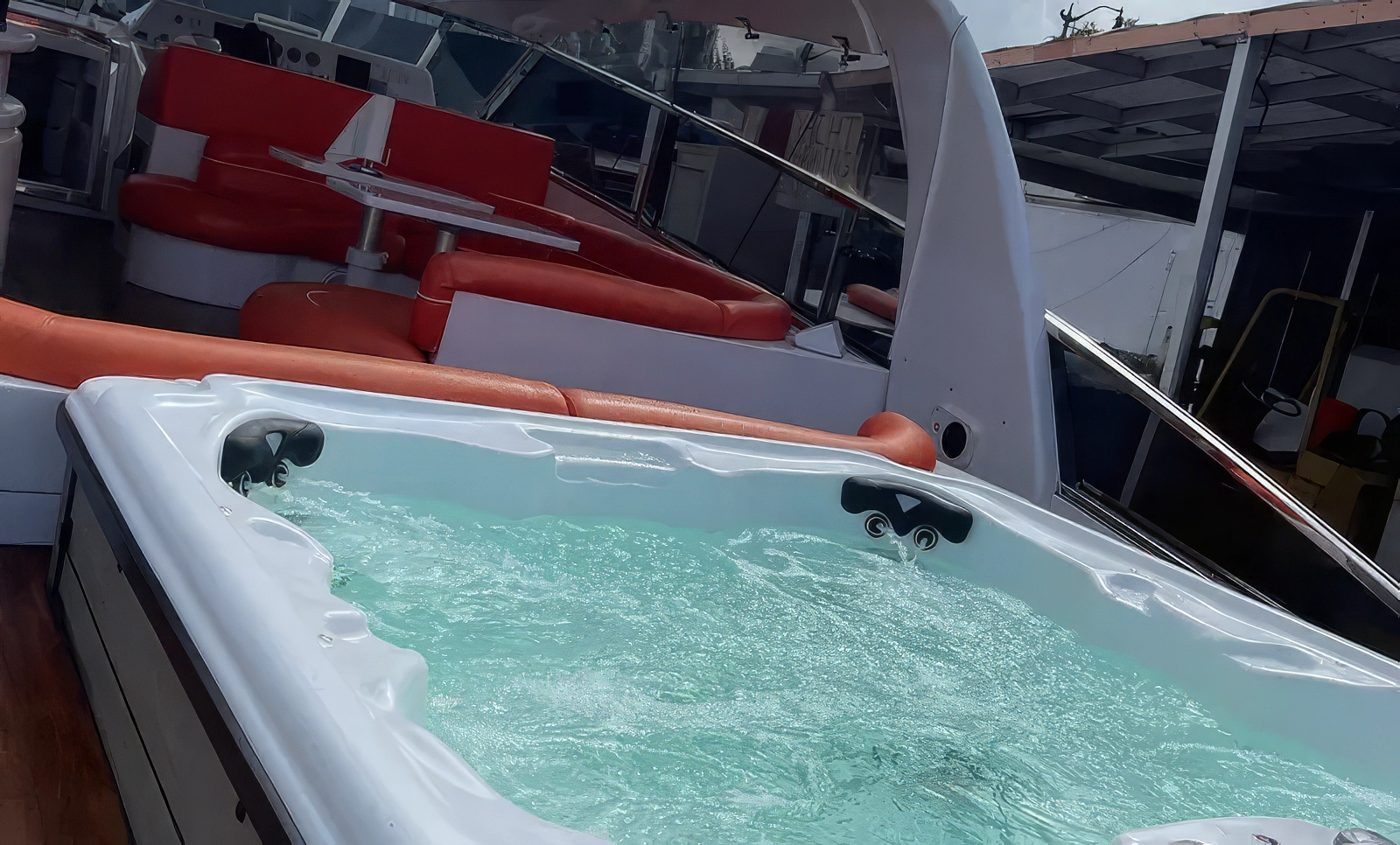 84' Panther w/ Jacuzzi - $6,095