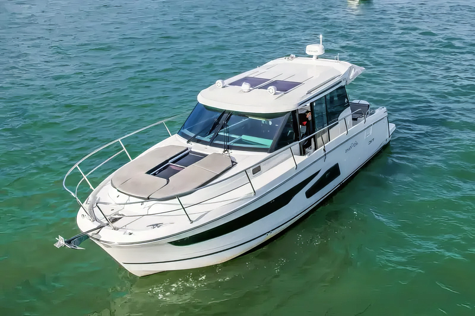 40' Jeunneau - $2,100