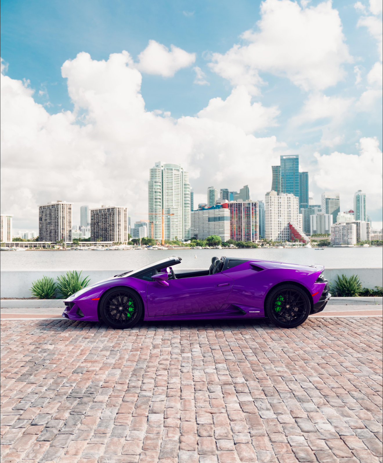 Lamborghini Huracan Evo Spyder - Purple on Black & Green 