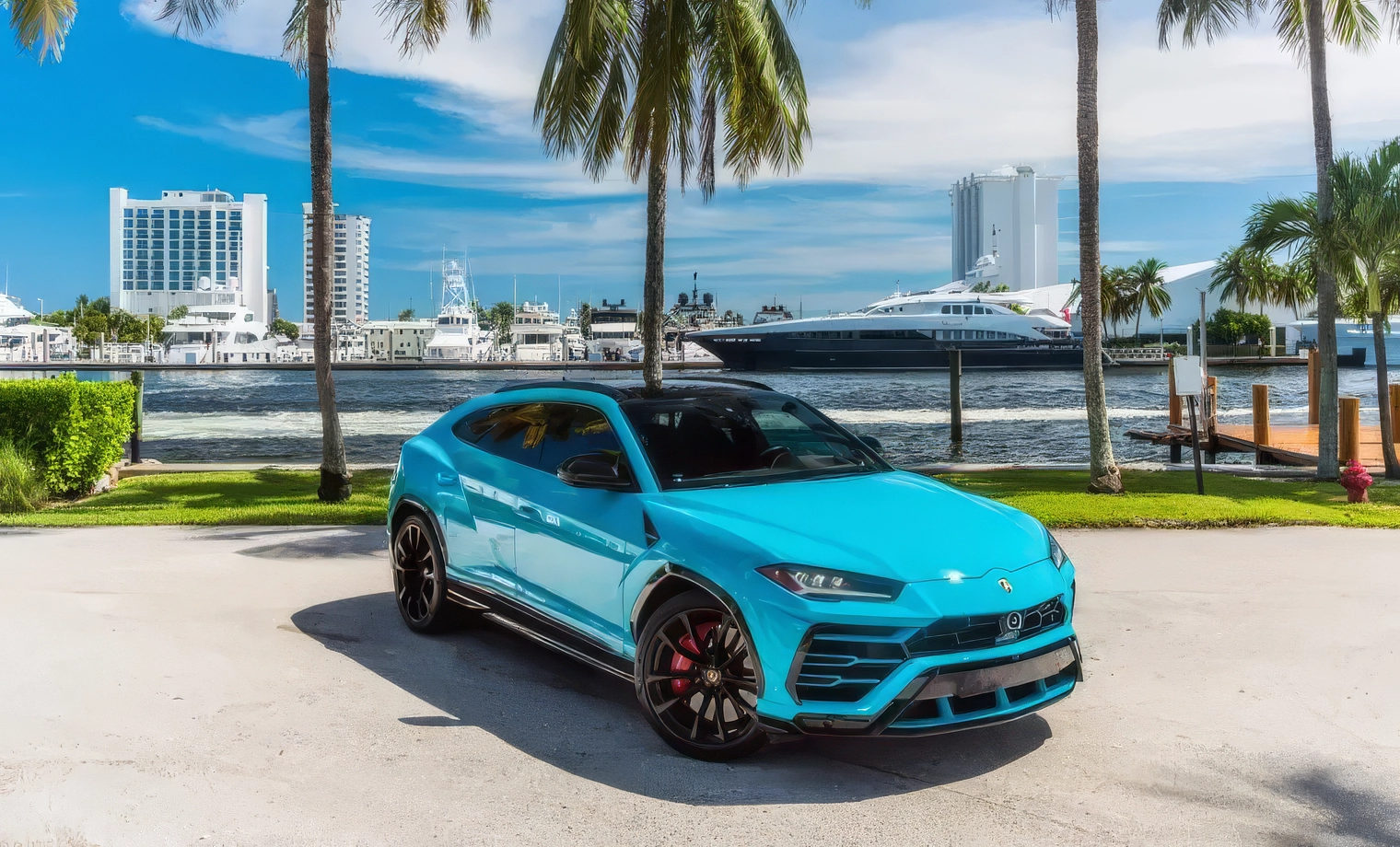 Lamborghini Urus – Azzurro Thetys on Nero (Light Blue on Black)