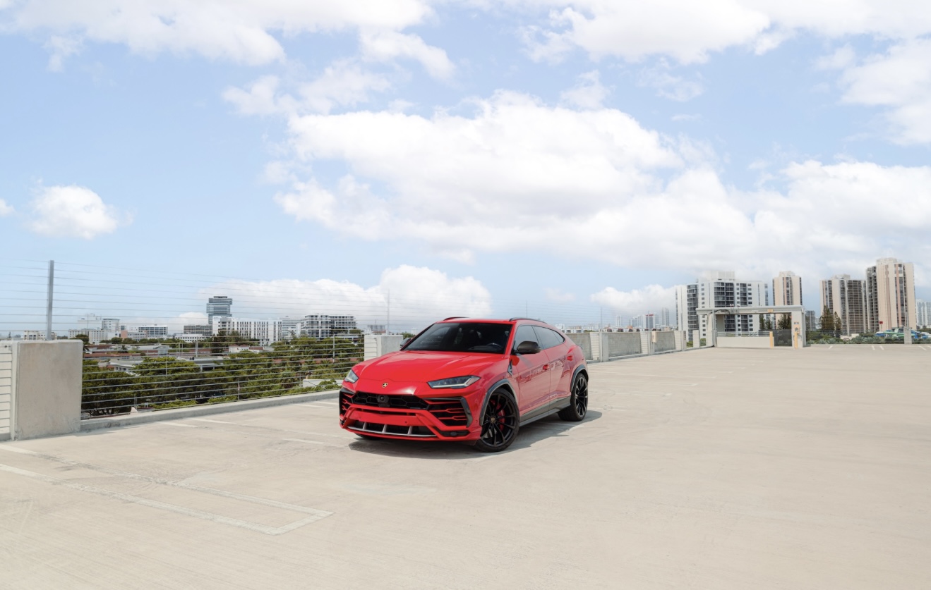 Lamborghini Urus - Red on Black & Red