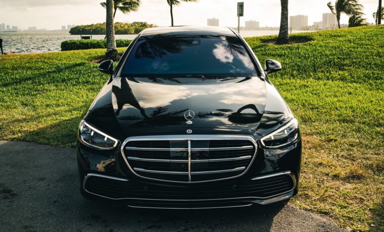 Mercedes-Benz S580 – Black on Red