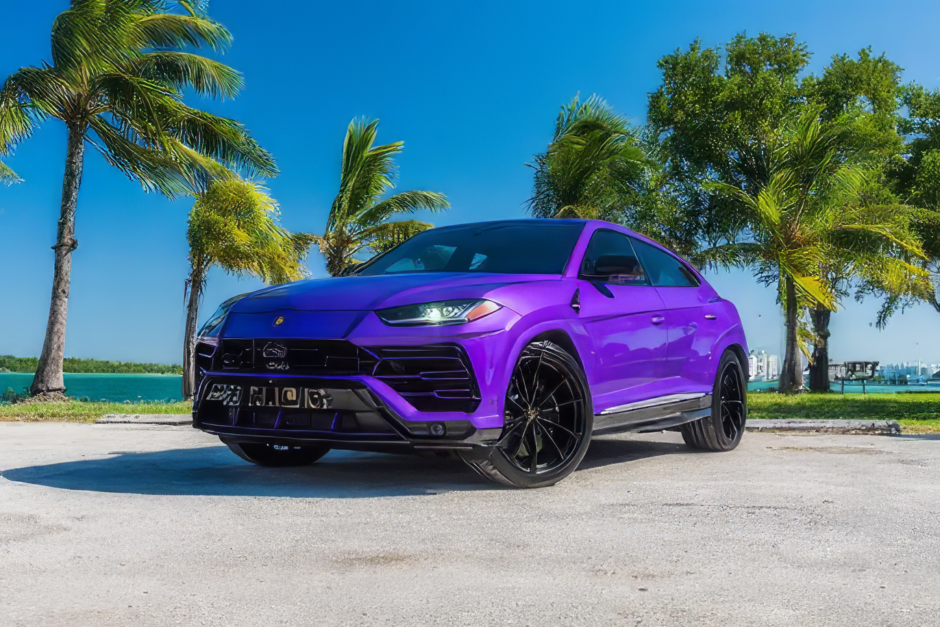Lamborghini Urus – Viola Parsifae on Nero (Gloss Royal Purple on Black)