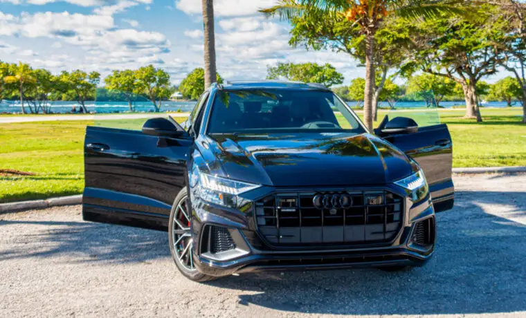 Audi Q8 S Line – Black on Black
