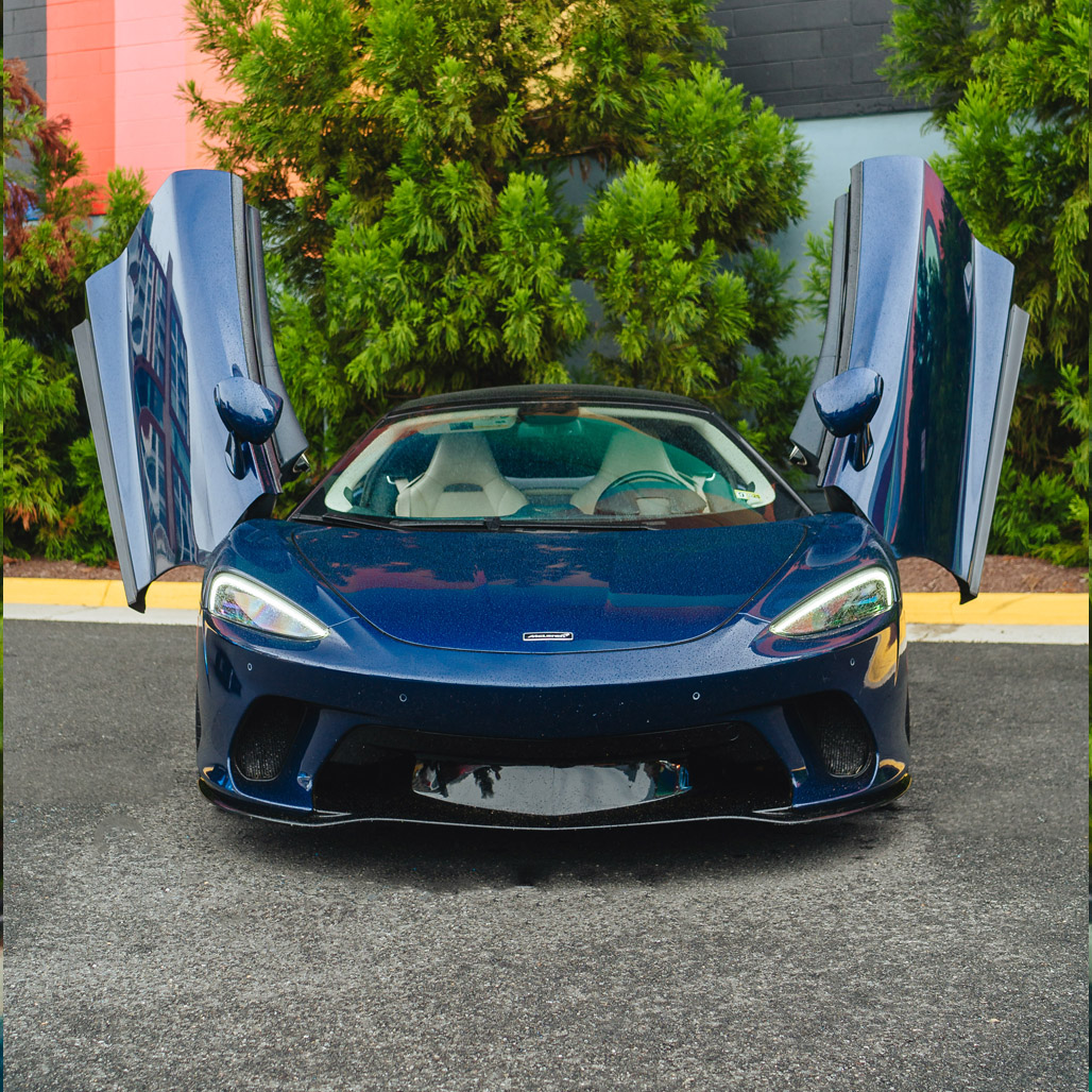 McLaren GT — Aurora Blue on Porcelain & Jet Black