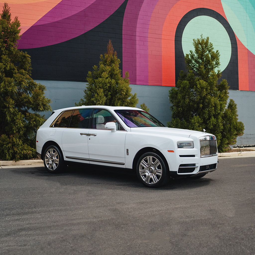 Rolls-Royce Cullinan — Arctic White on Arctic White & Black