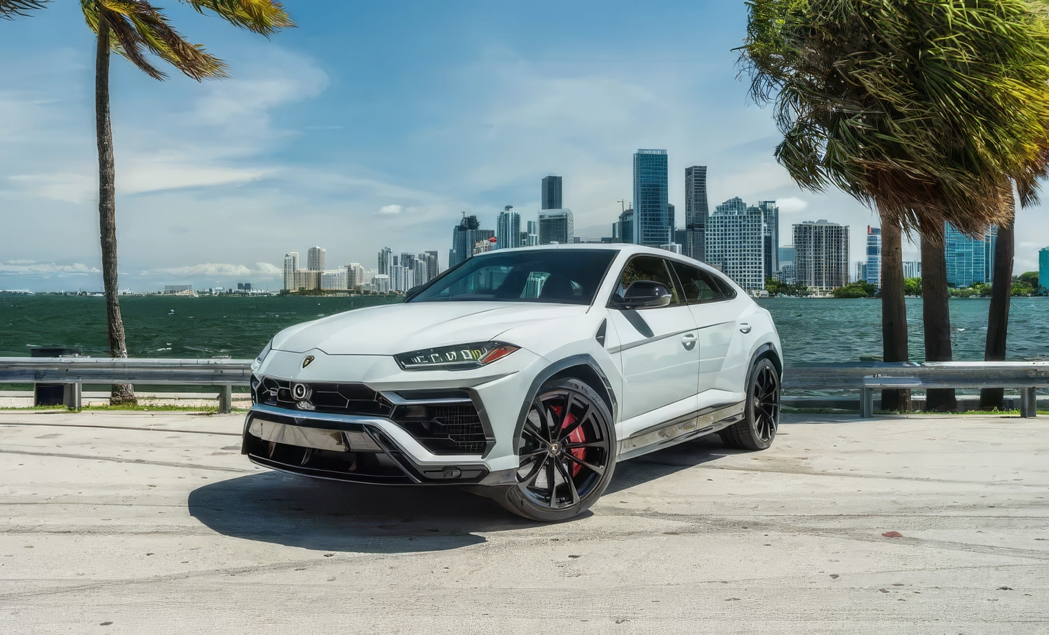 Lamborghini Urus – Bianco Icarus on Nero Ade & Rosso Alala (Solid Gloss White on Black & Red)