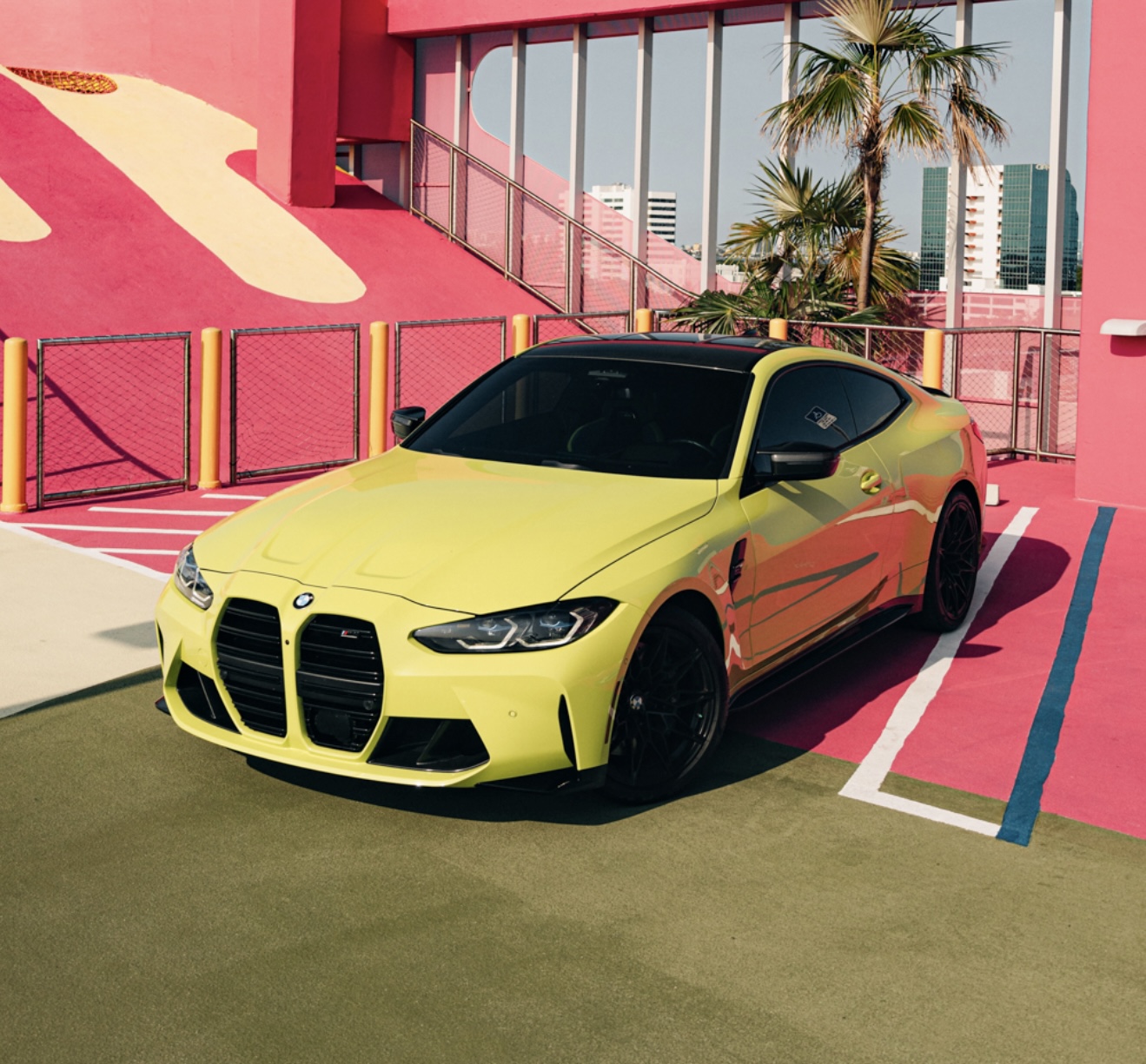 BMW M4 Competition - Yellow on Blue 