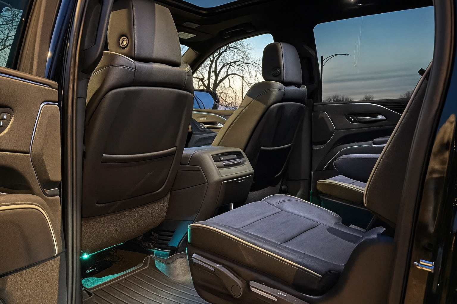 Cadillac Escalade - Black Raven (Deep Gloss Black) on Black