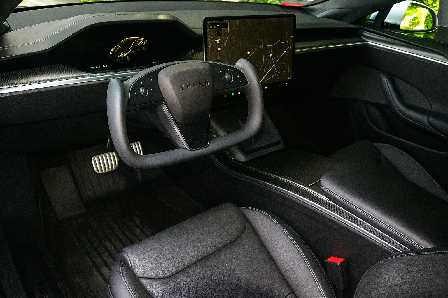 Tesla Model S Plaid - Pearl White on Black