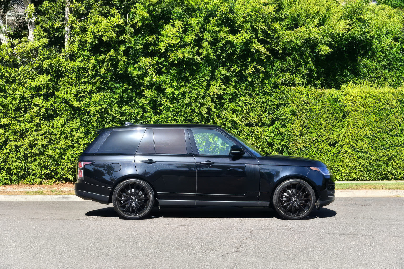 Range Rover HSE - Santorini Black Metallic on Ebony