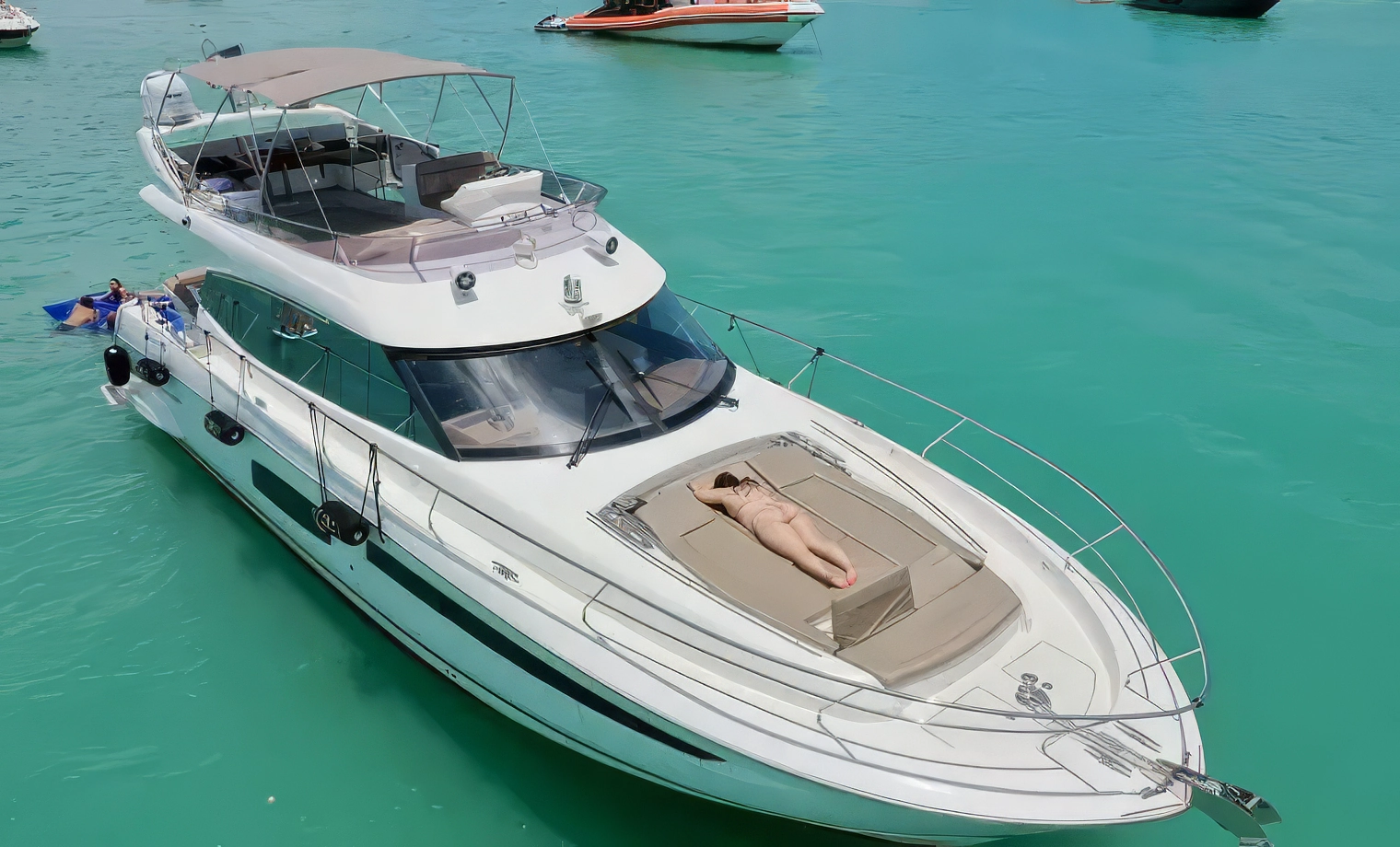 60' Prestige Flybridge "Aristocrat" - $3,800