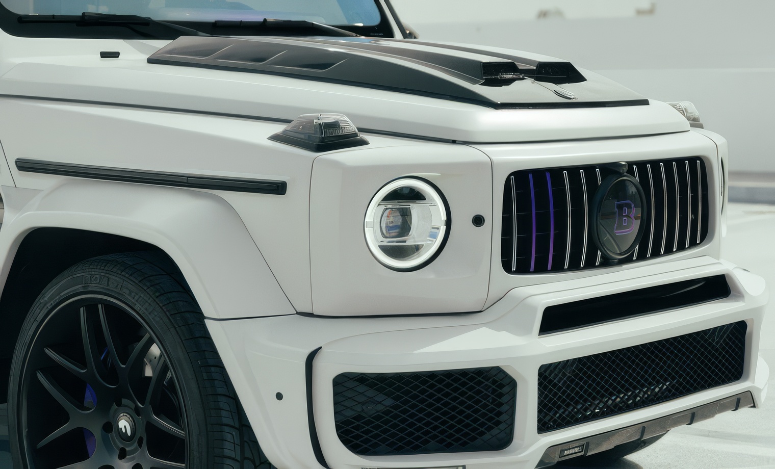 Mercedes-Benz G63 AMG – Diamond White Metallic on Custom Purple